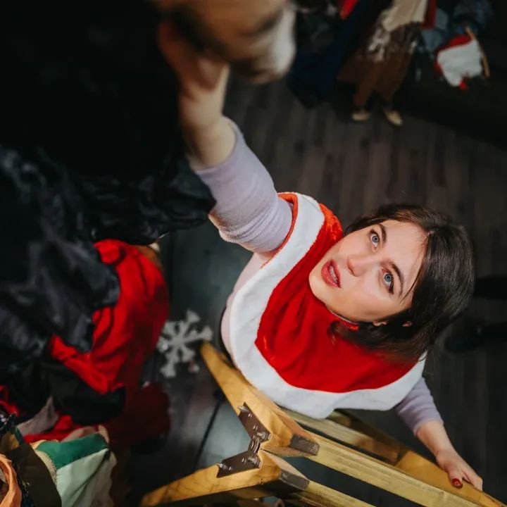 Актерката Маја Ѓурчевска од „Театар Чекори“ на сцена ни раскажа за бесплатните часови по глума за ранливи сограѓани