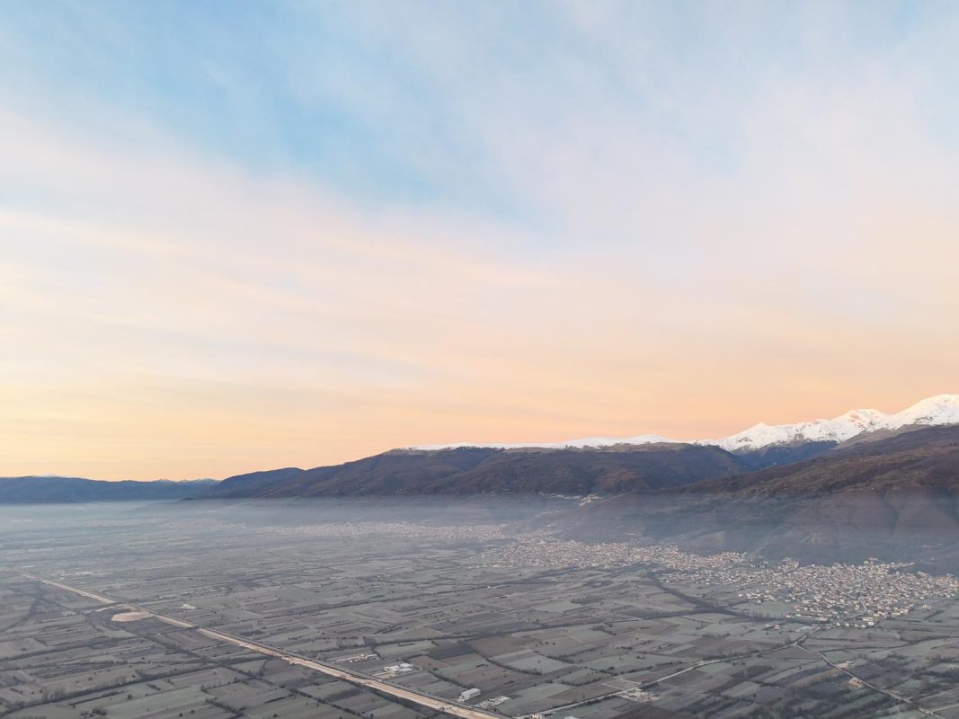 Снимка од дрон кон селото Жеровјане, со потоечкиот пат