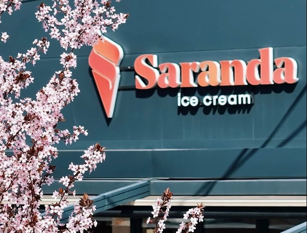 Насловна фотографија од слаткарницата „Саранда“ во Жеровјане