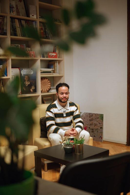 Валентин Ракип, во канцеларијата на Паблик